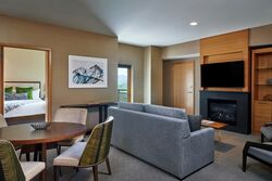 Pinnacle 1 Bdrm Plus Den Residence - Living Area