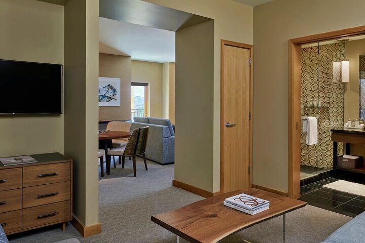 Pinnacle 1 Bdrm Plus Den Residence - Den