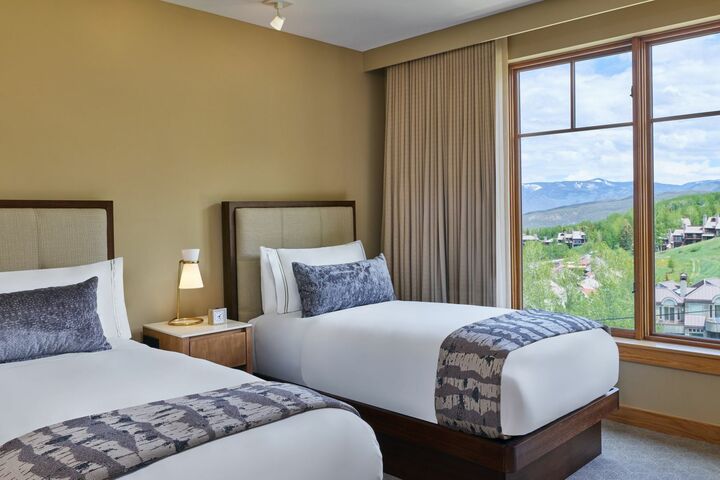 Pinnacle 2 Bdrm Residence - King & 2 Twins - Bedroom
