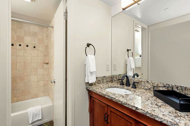 #L11 - Studio Bathroom