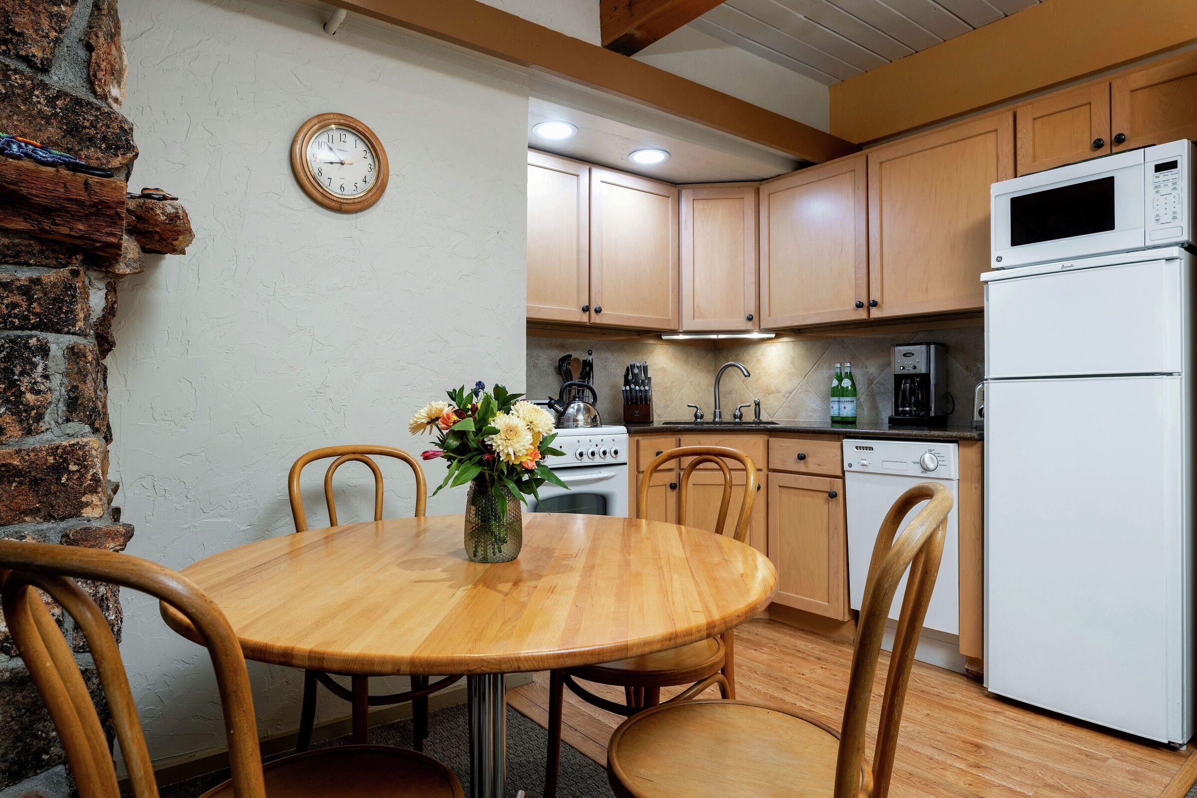 #J2 - Studio Dining Area & Kitchen