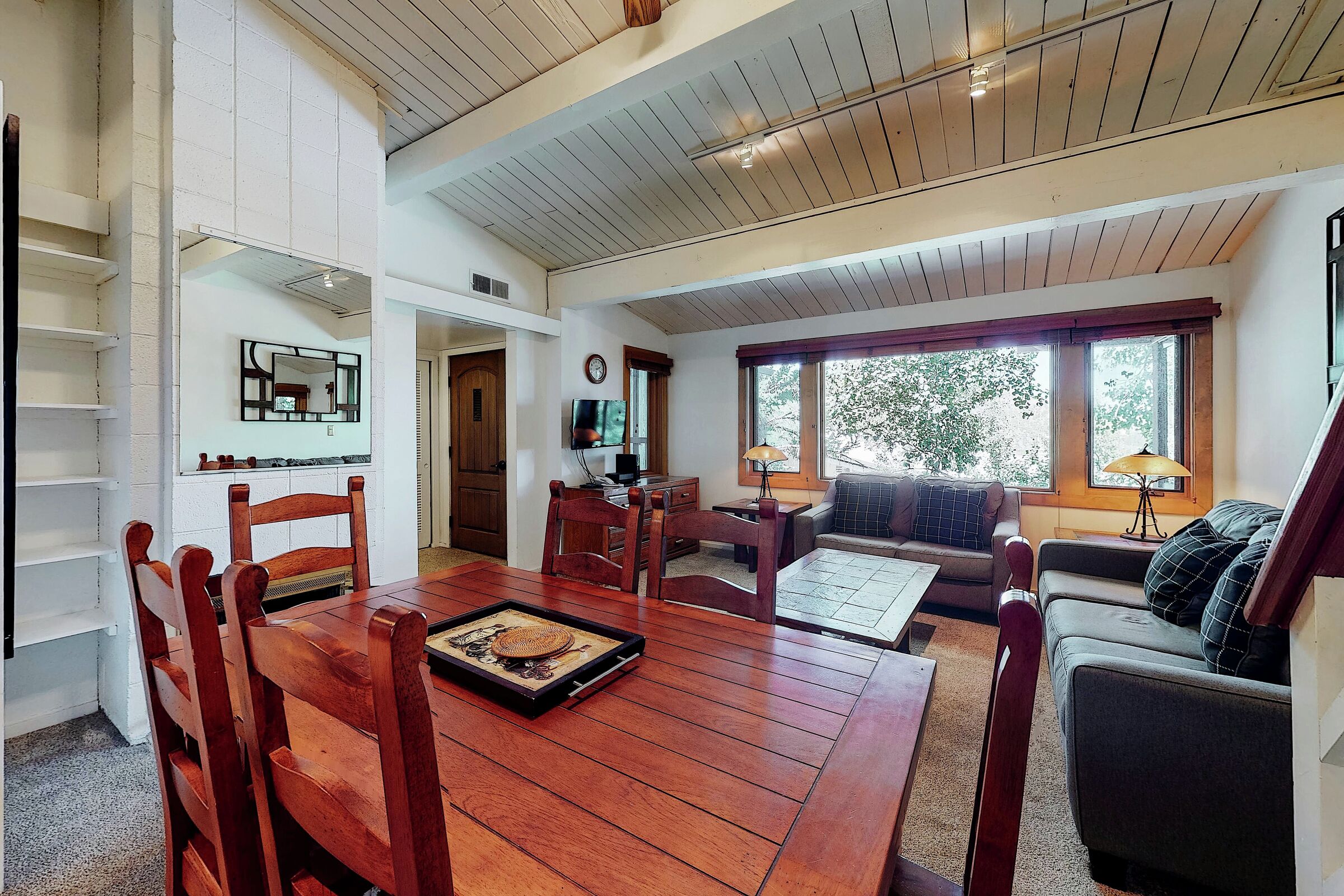 #K15 - Studio Living Area & Dining Area