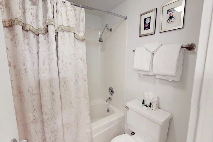 #L3 - Studio Bathroom