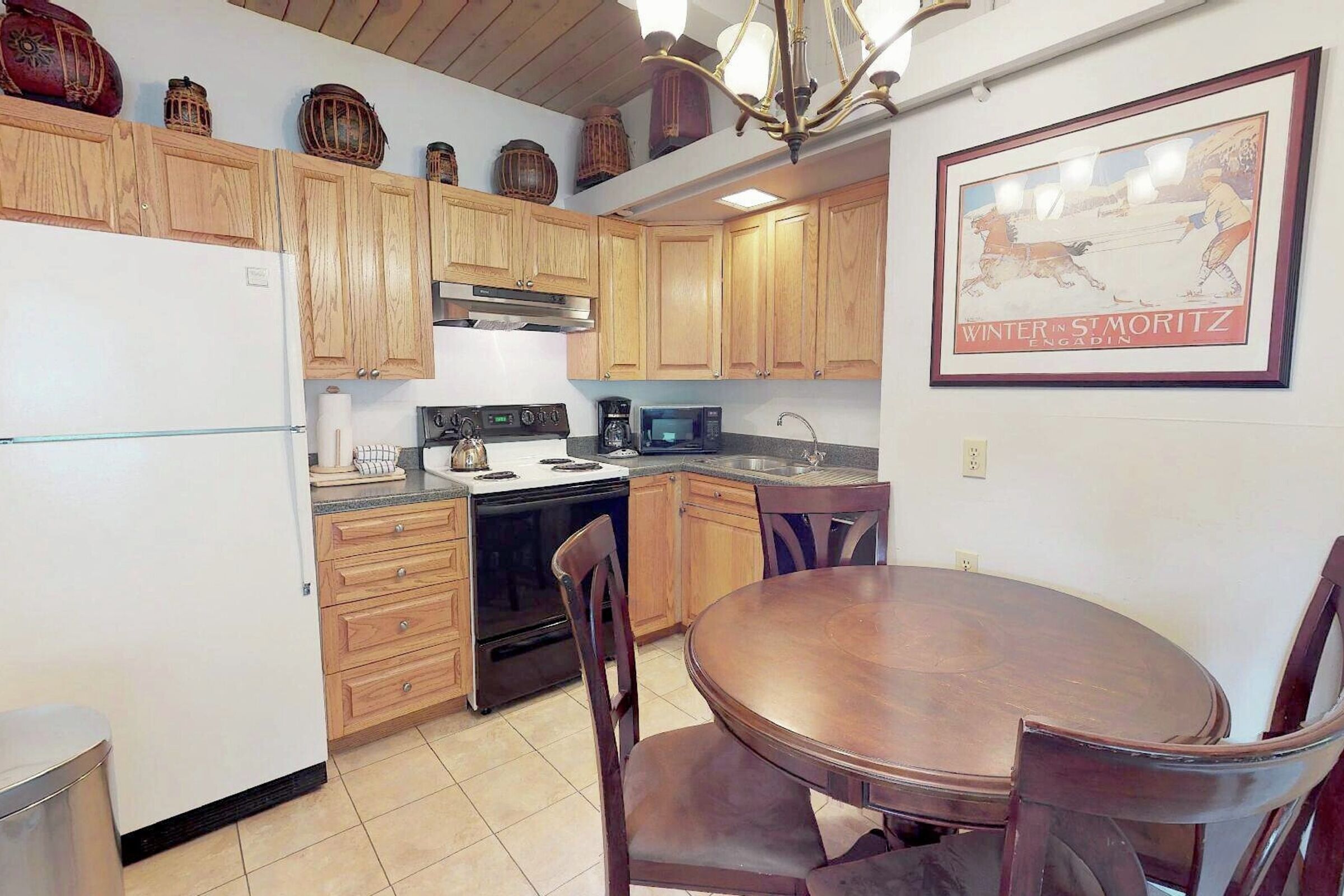 #L3 - Studio Dining Area & Kitchen