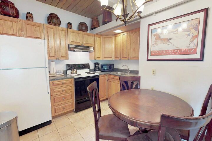 #L3 - Studio Dining Area & Kitchen