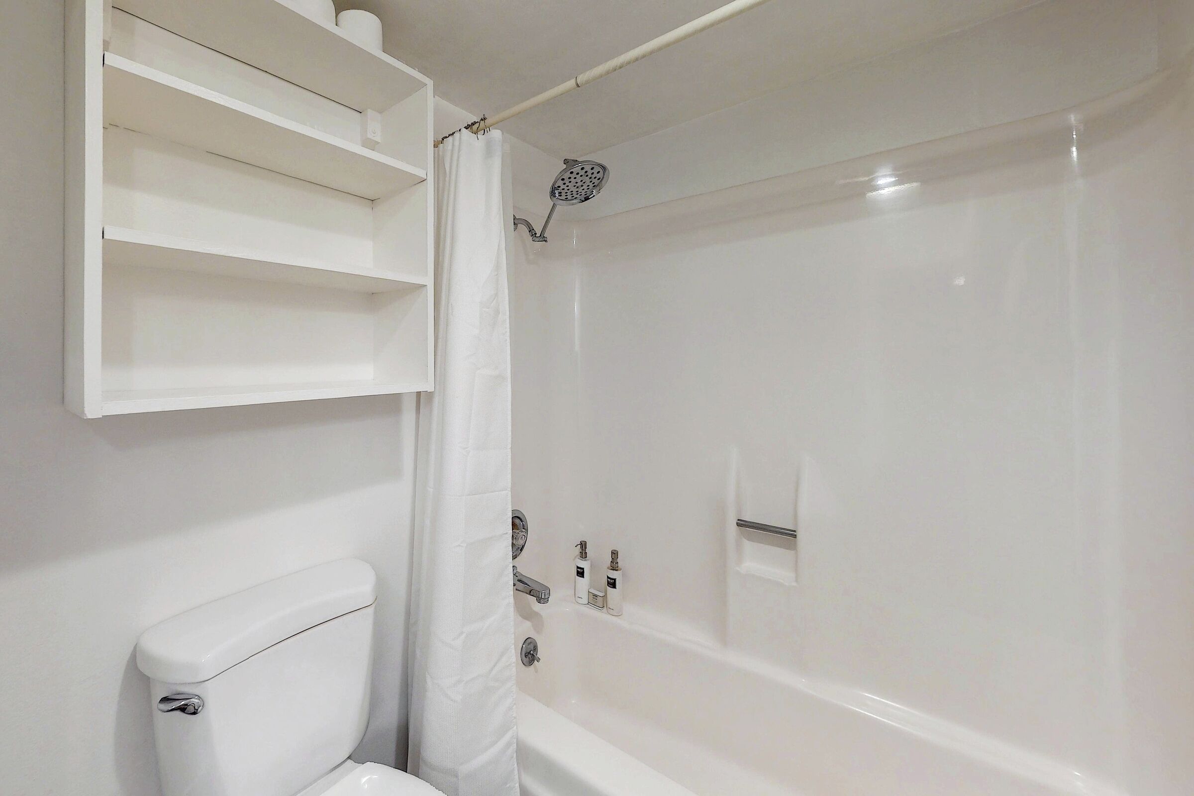 #L5 - Studio Bathroom