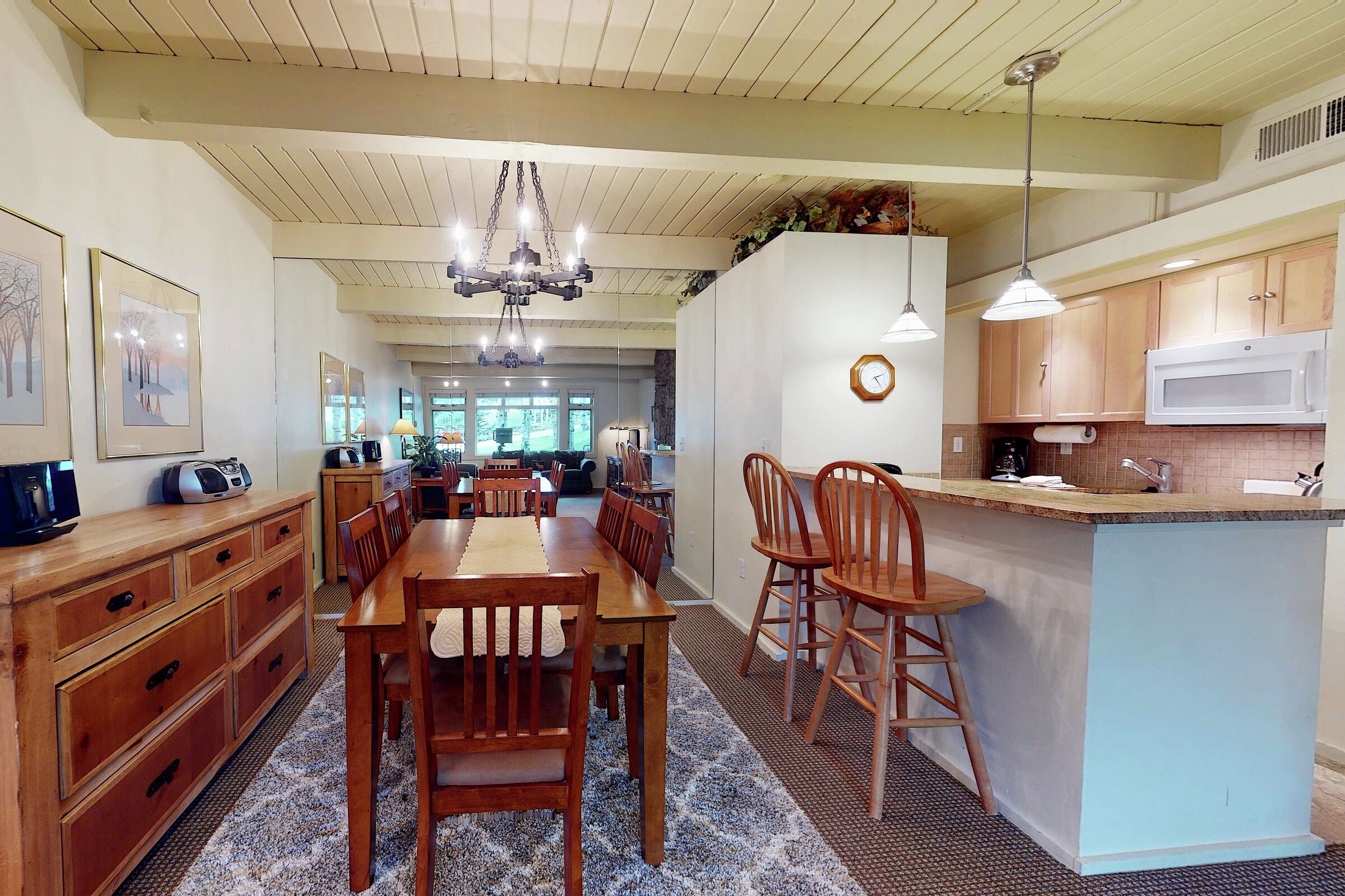Dining Area & Kitchen