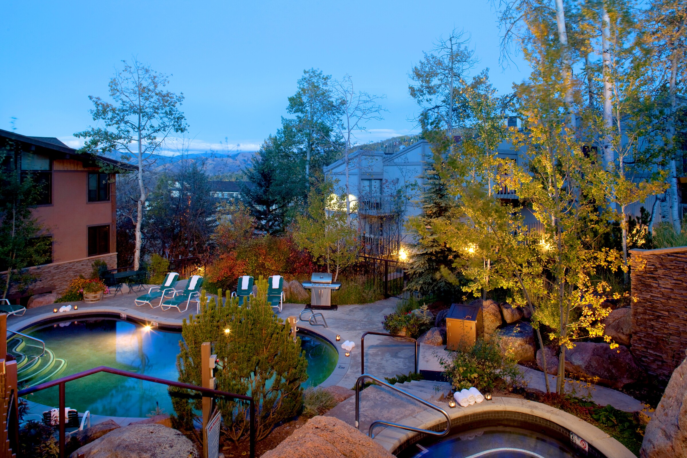 Outdoor Pool & Hot Tub