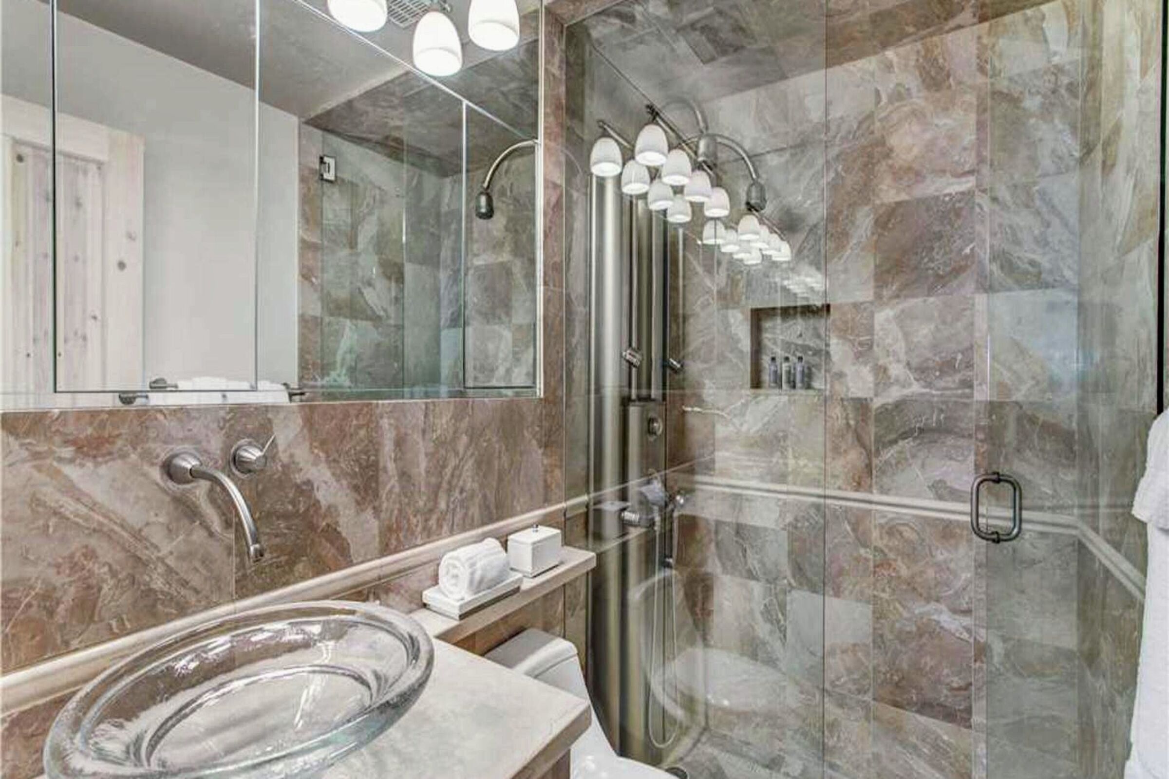 #G1 - Bathroom