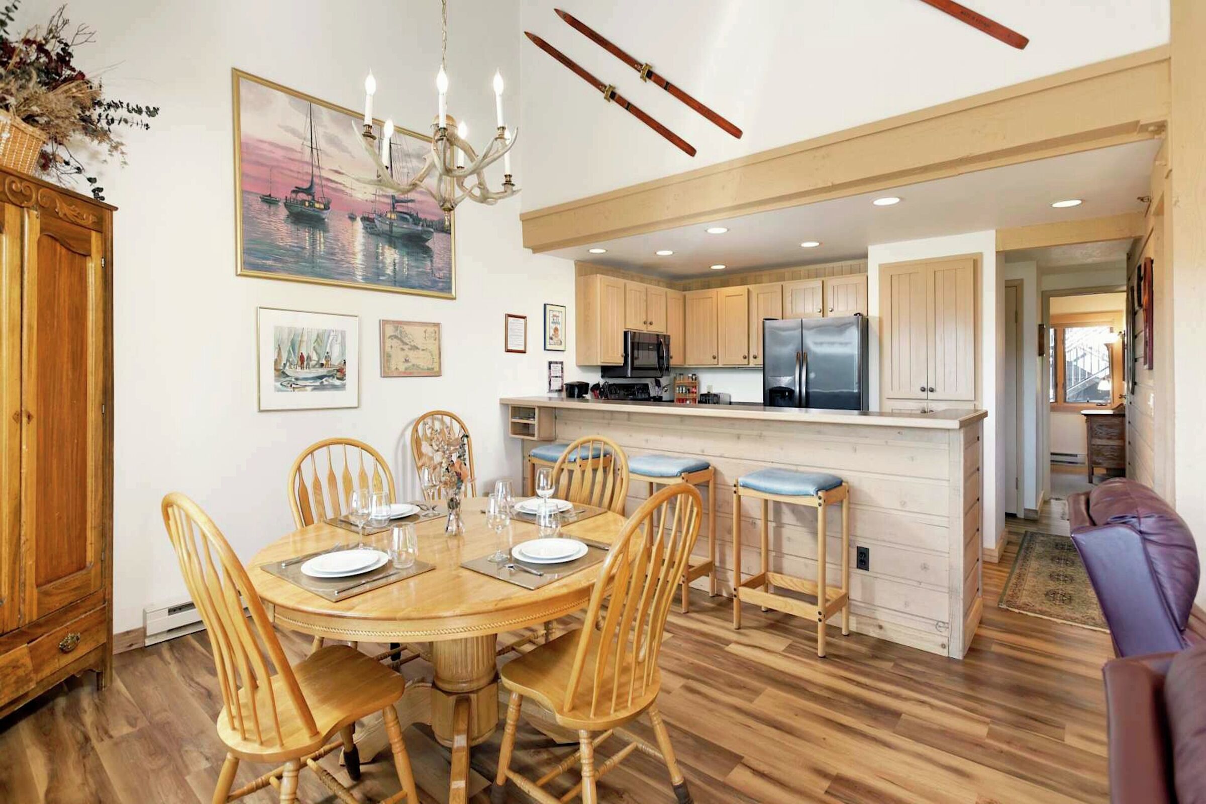 Dining Area & Kitchen