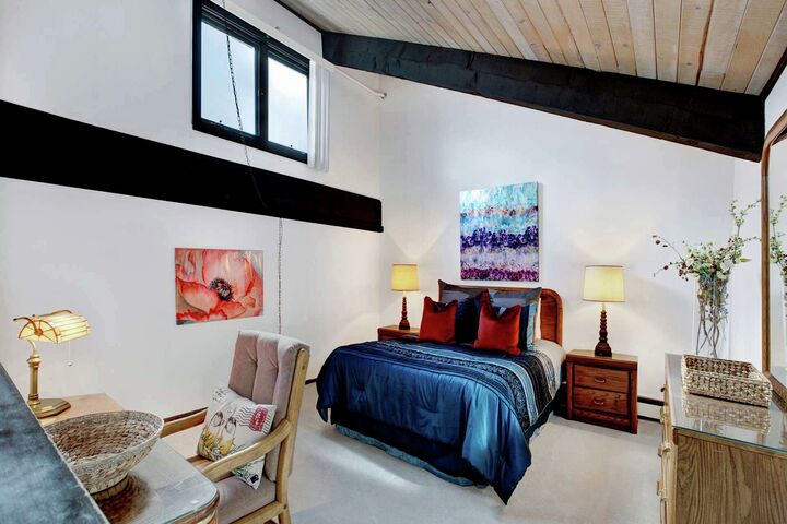 #B3 - Loft Bedroom