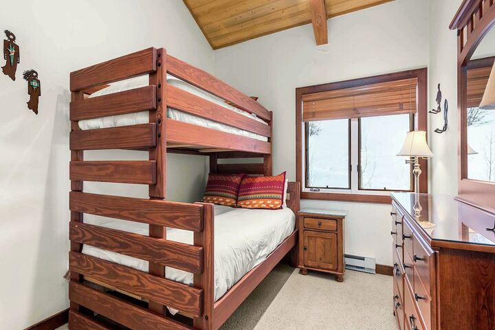 #F3 - Bedroom