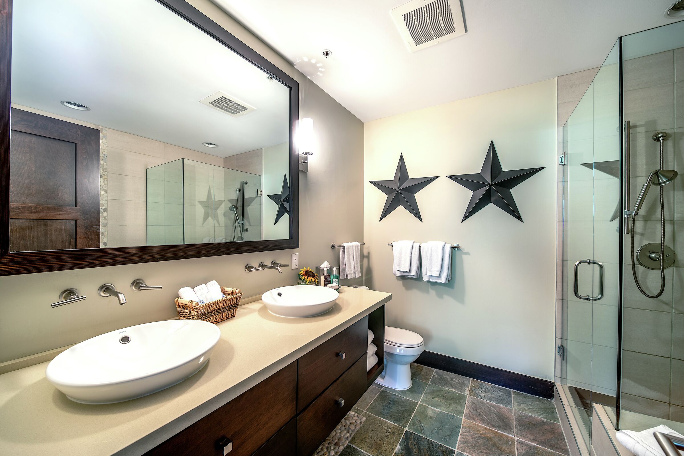 #2207 - Master Ensuite Bathroom
