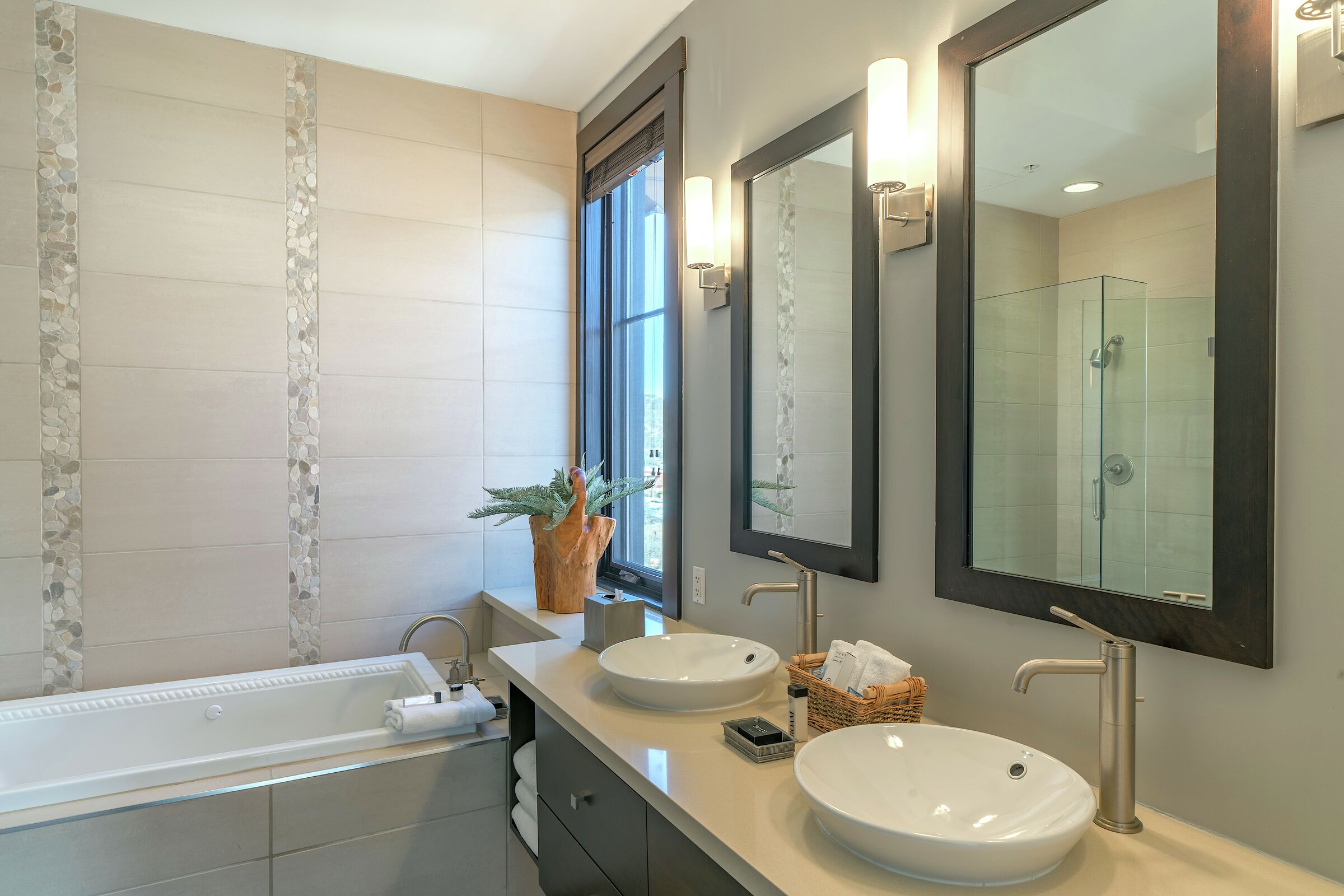#2304 - Master Ensuite Bathroom