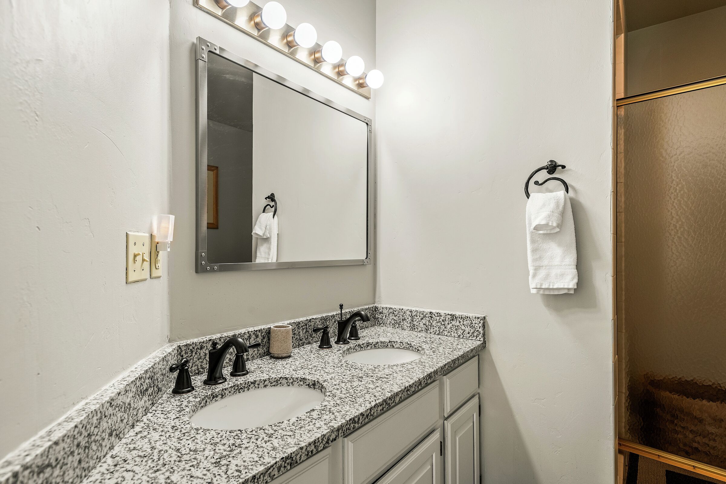 #31 - Master Ensuite Bathroom