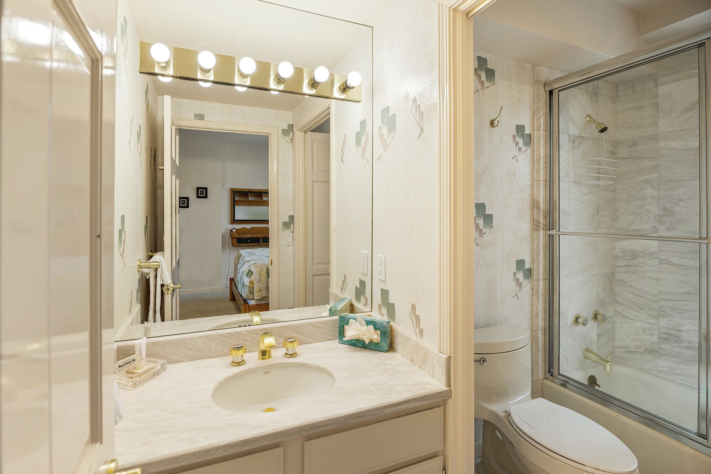 #32 - Ensuite Bathroom