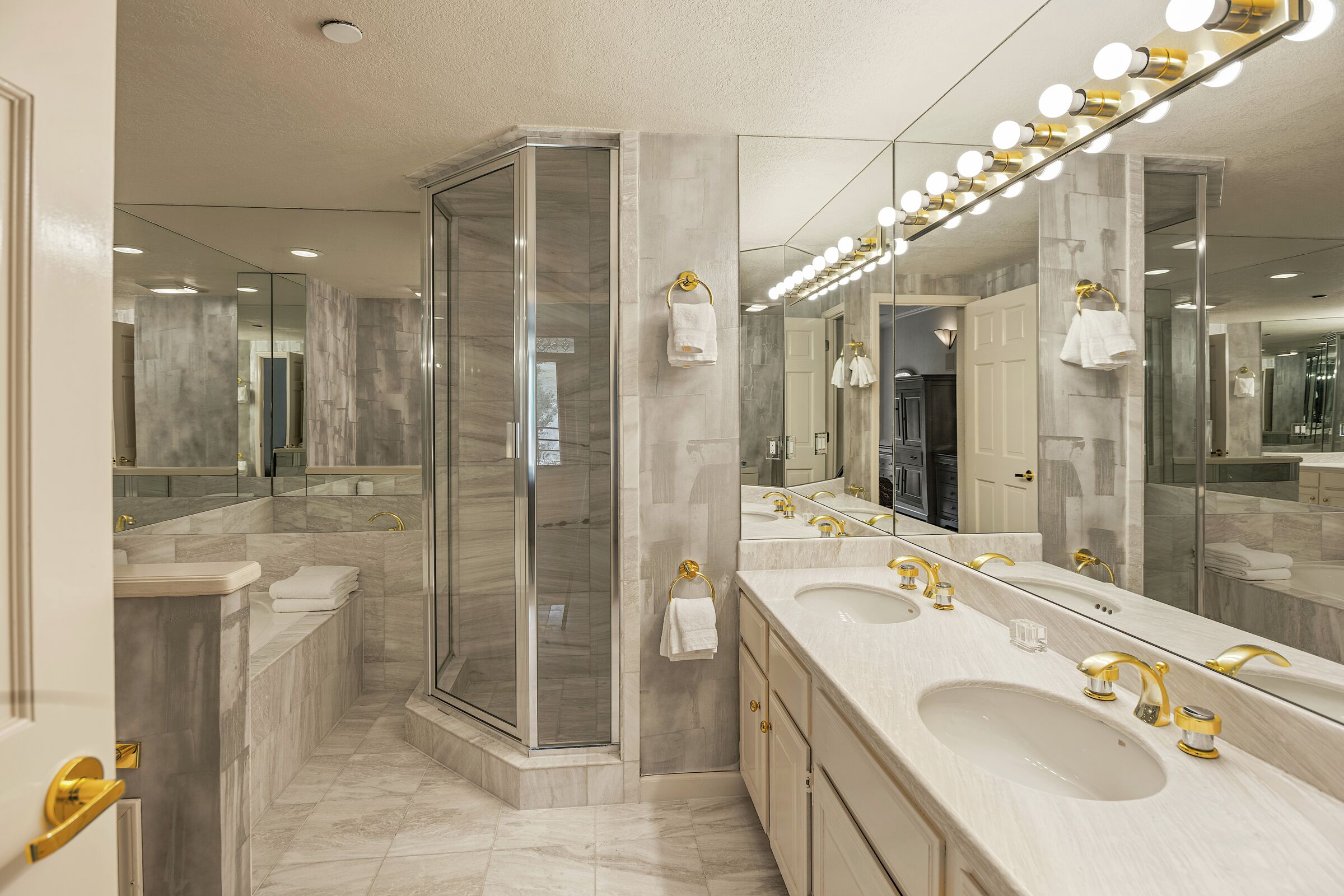 #32 - Master Ensuite Bathroom