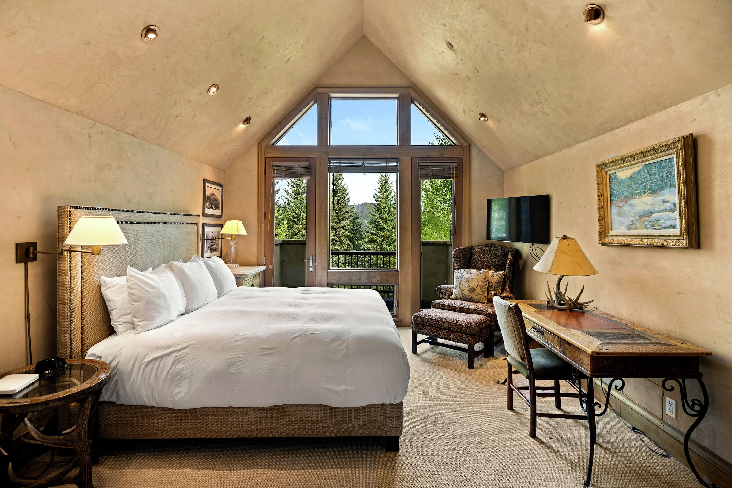 4 Bdrm Exceptional HT - Bedroom