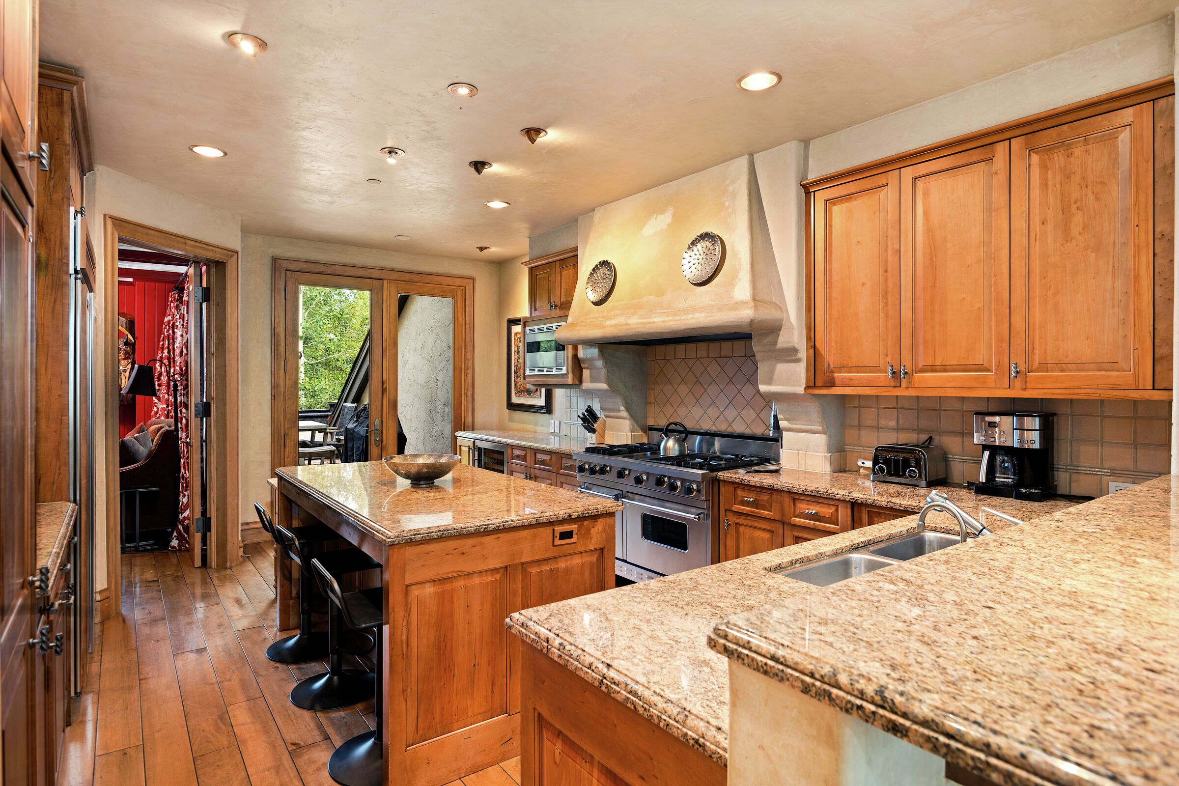 4 Bdrm Exceptional HT - Kitchen