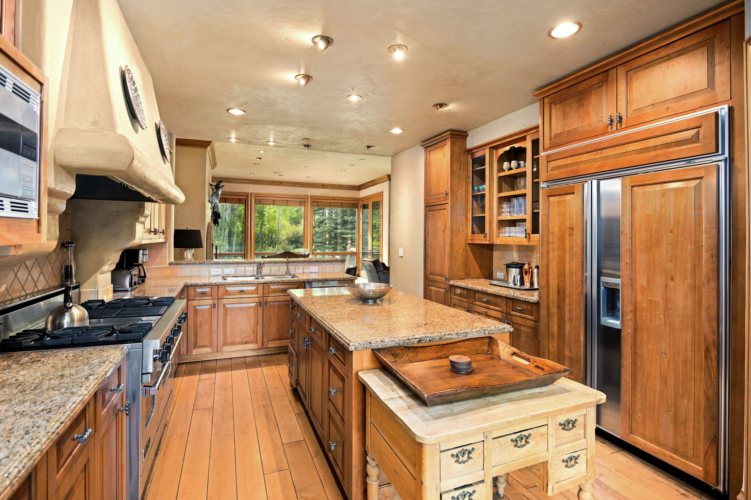 4 Bdrm Exceptional HT - Kitchen