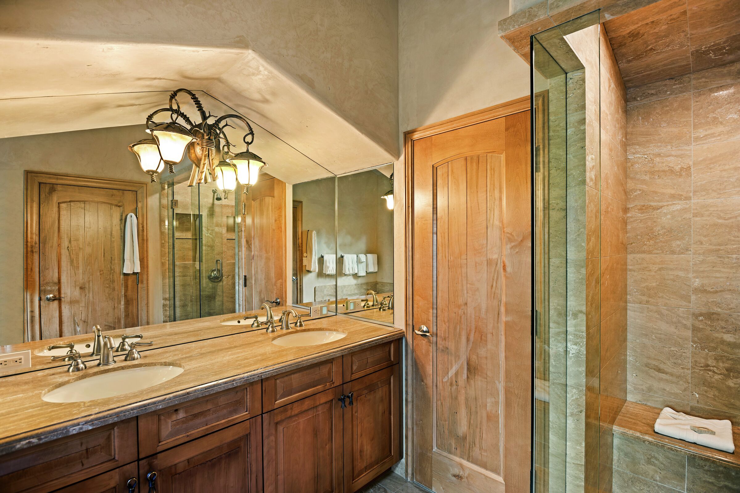 4 Bdrm Exceptional HT - Ensuite Bathroom