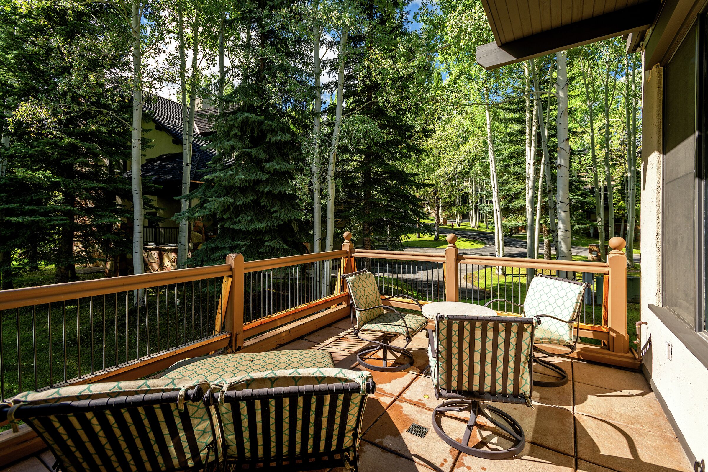 4 Bdrm Exceptional HT - Balcony