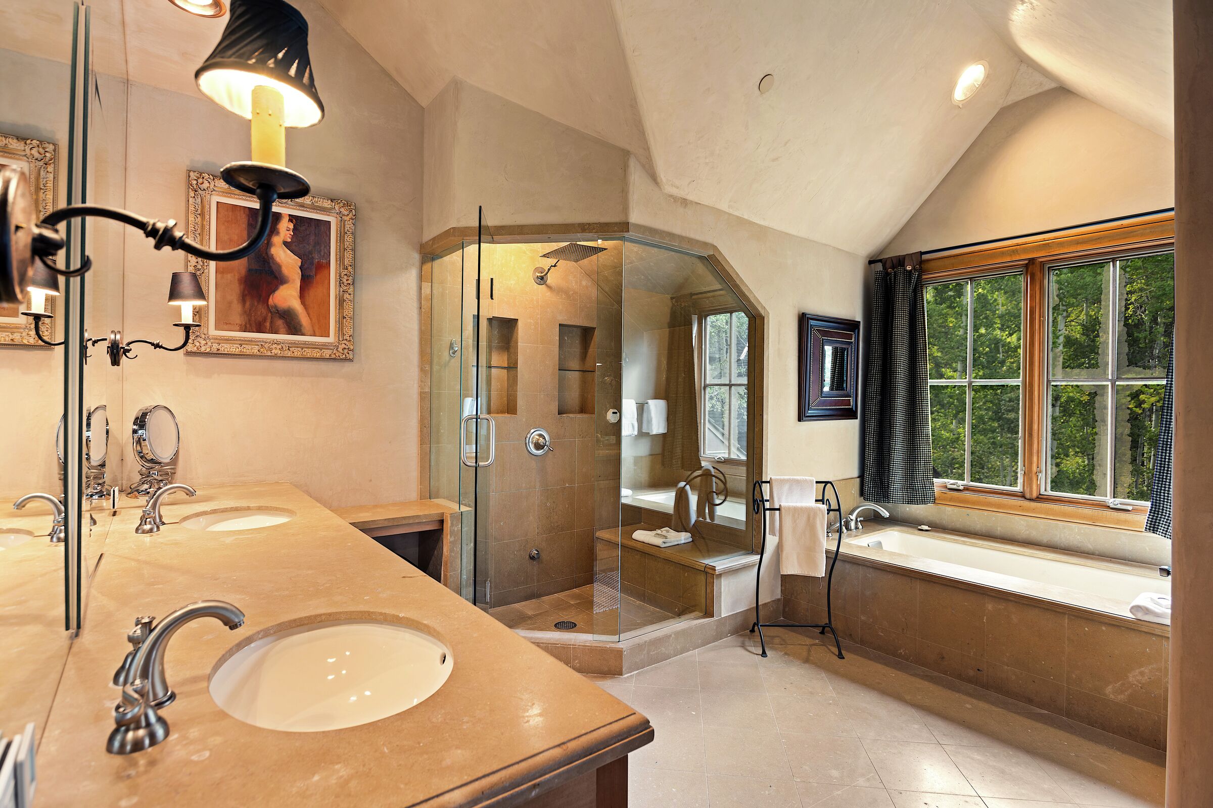 4 Bdrm Exceptional HT - Master Ensuite Bathroom