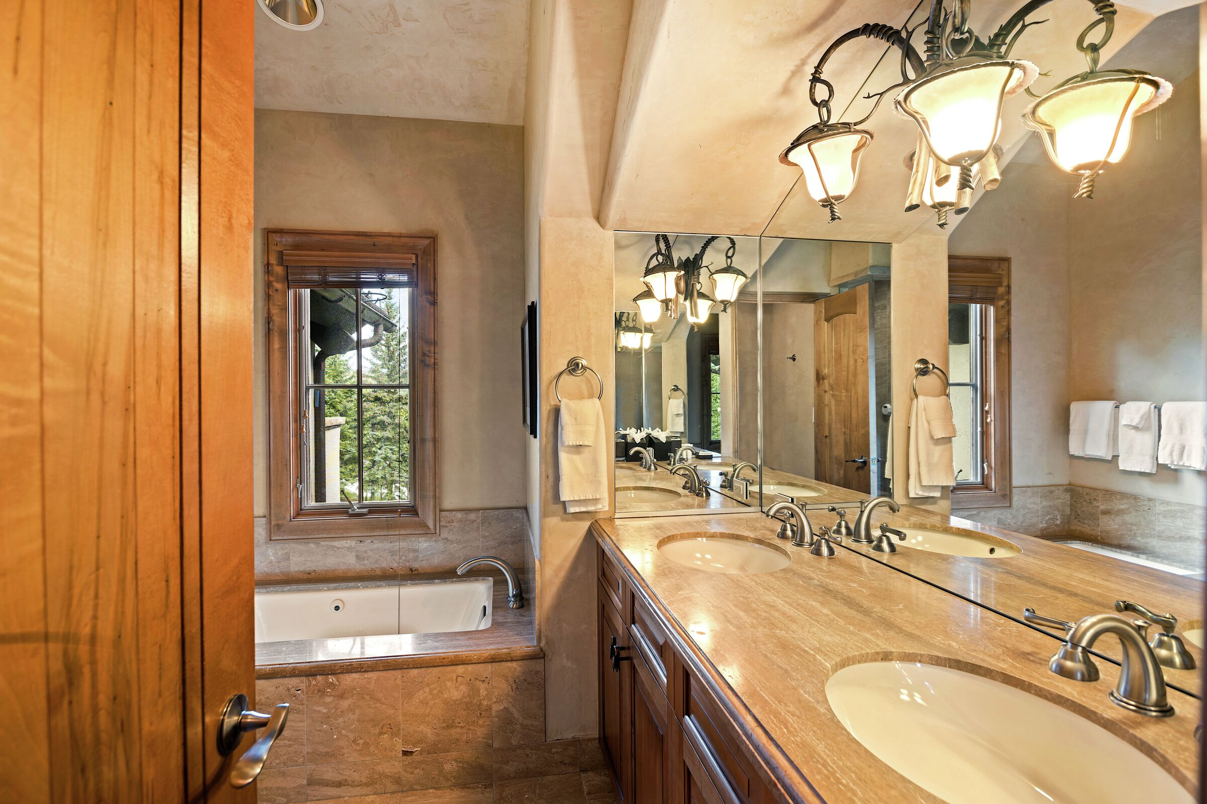 4 Bdrm Exceptional HT - Ensuite Bathroom