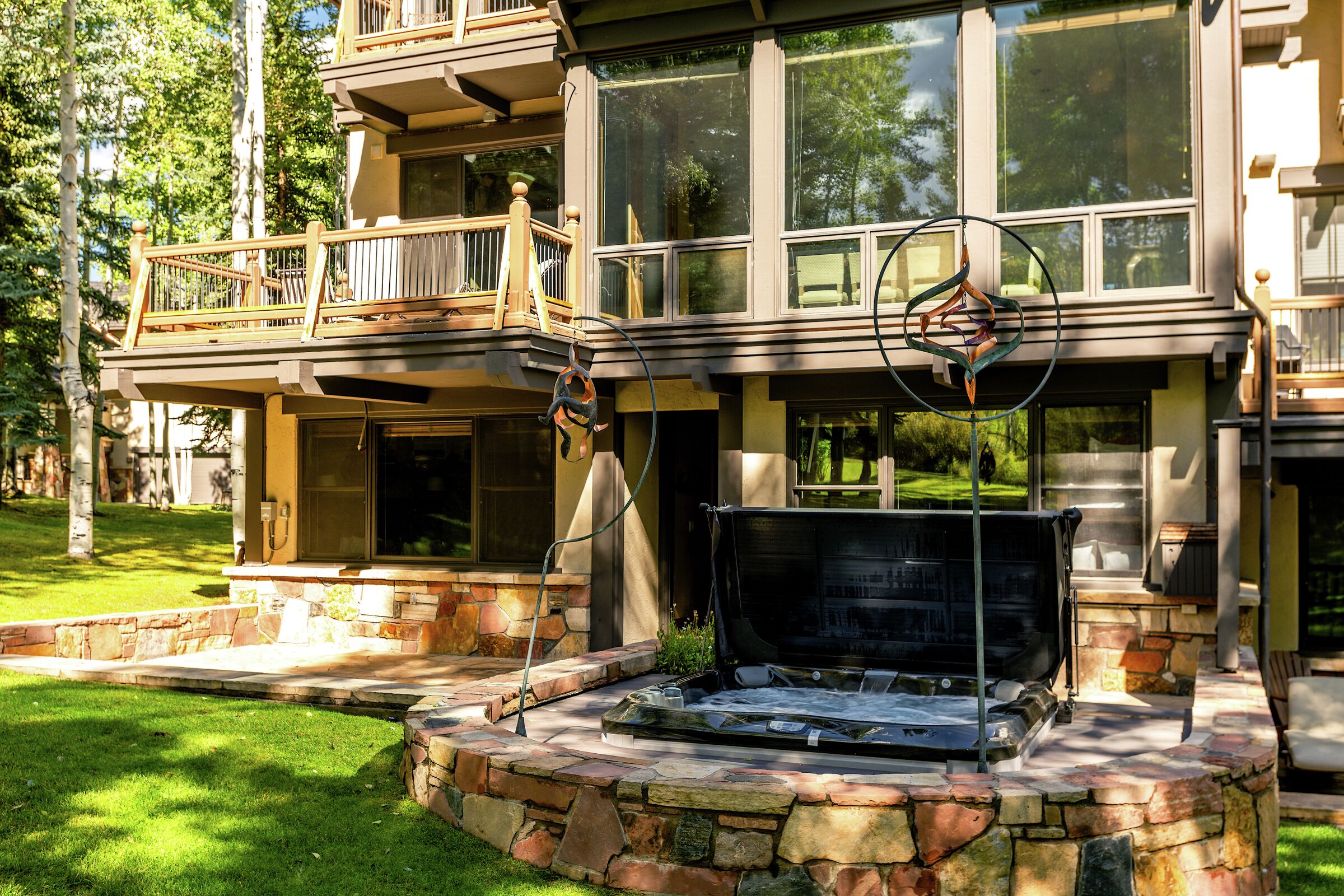 4 Bdrm Exceptional HT - Patio with Hot Tub