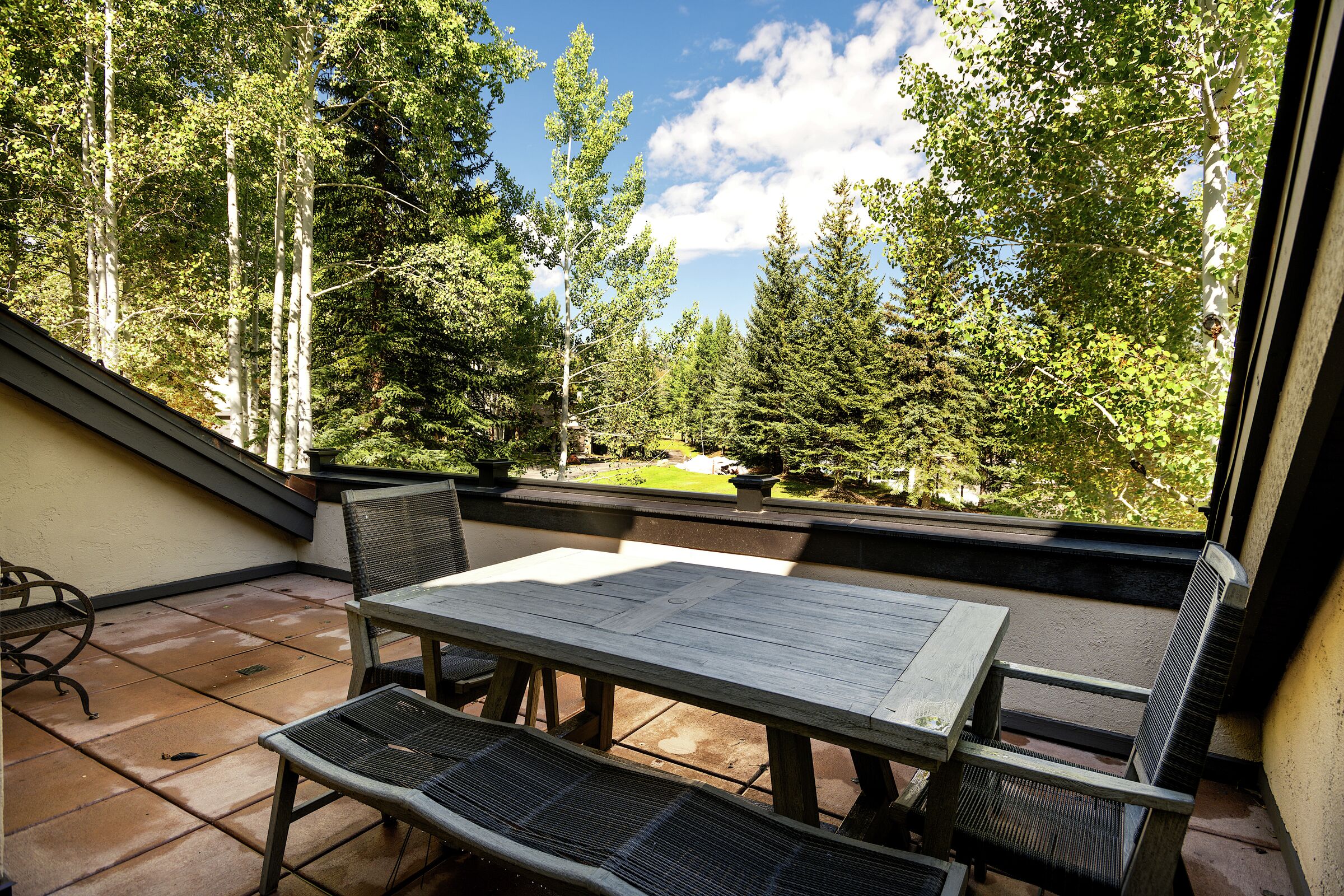 4 Bdrm Exceptional HT - Balcony