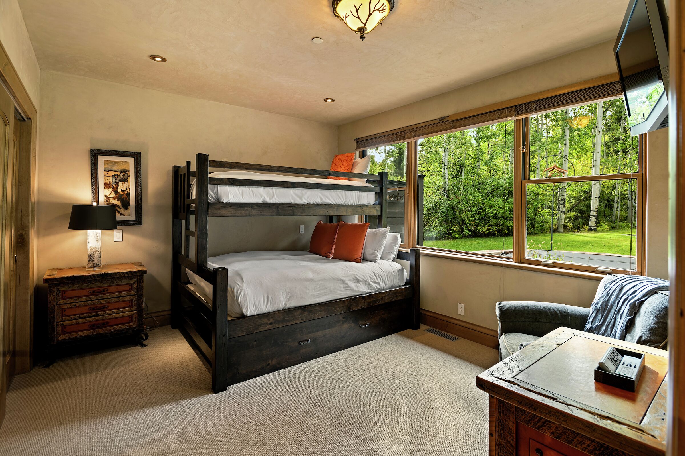 4 Bdrm Exceptional HT - Bedroom