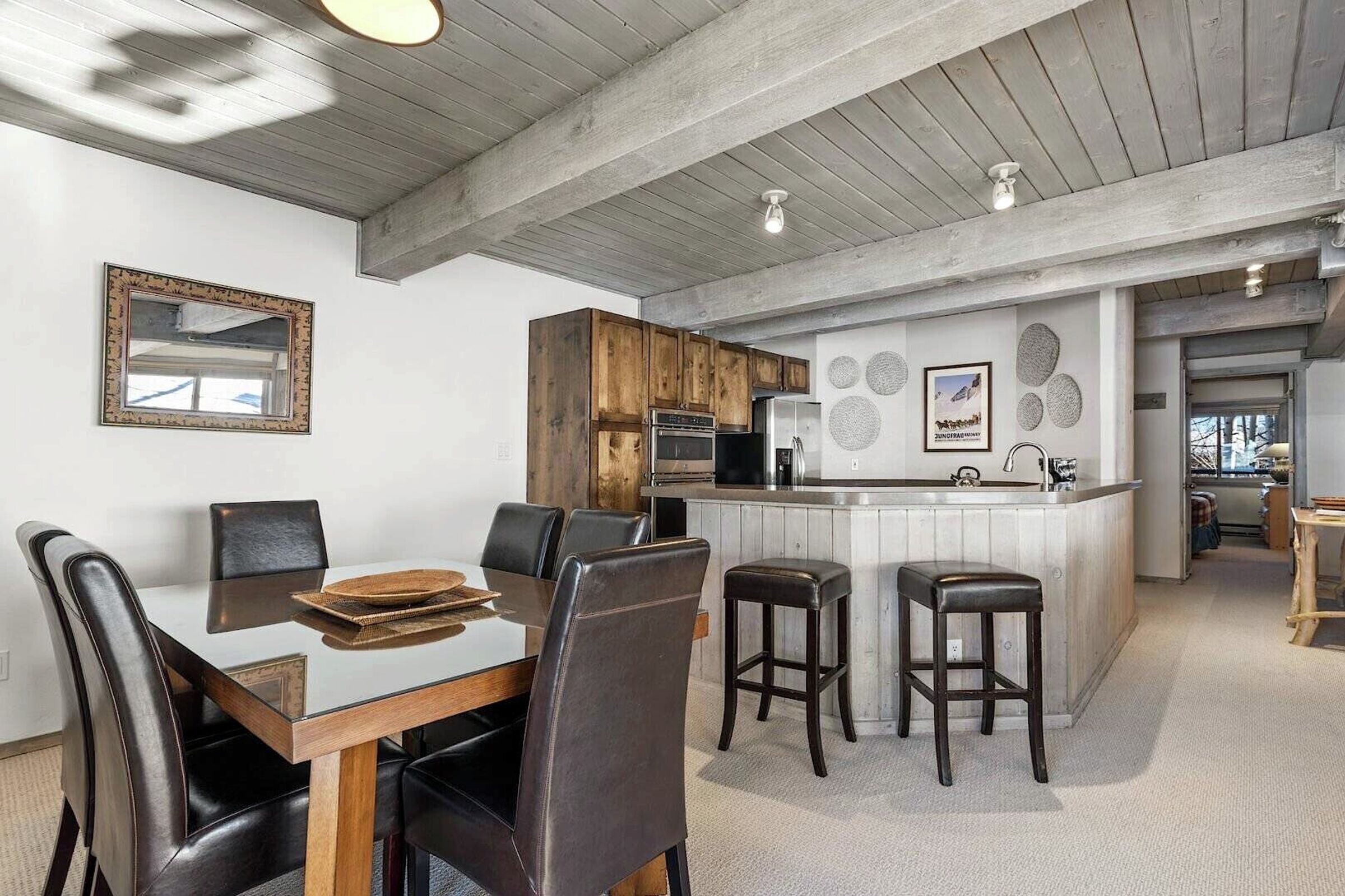 Dining Area & Kitchen