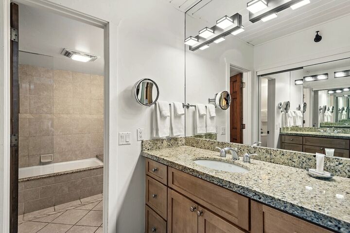 #209 - Master Ensuite Bathroom