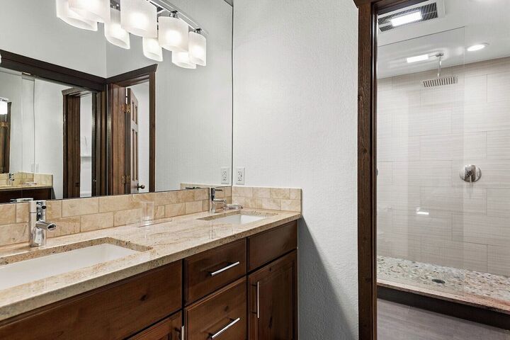 #306 - Master Ensuite Bathroom