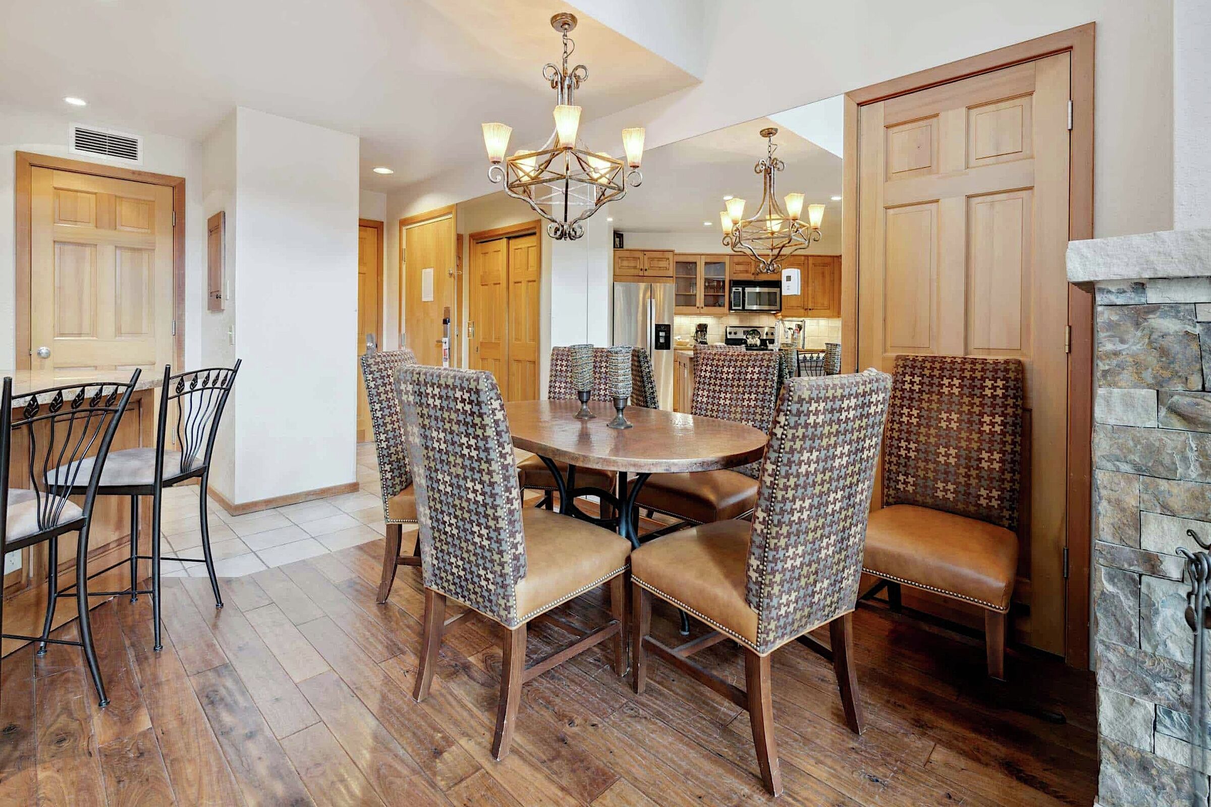 #04 - Dining Room