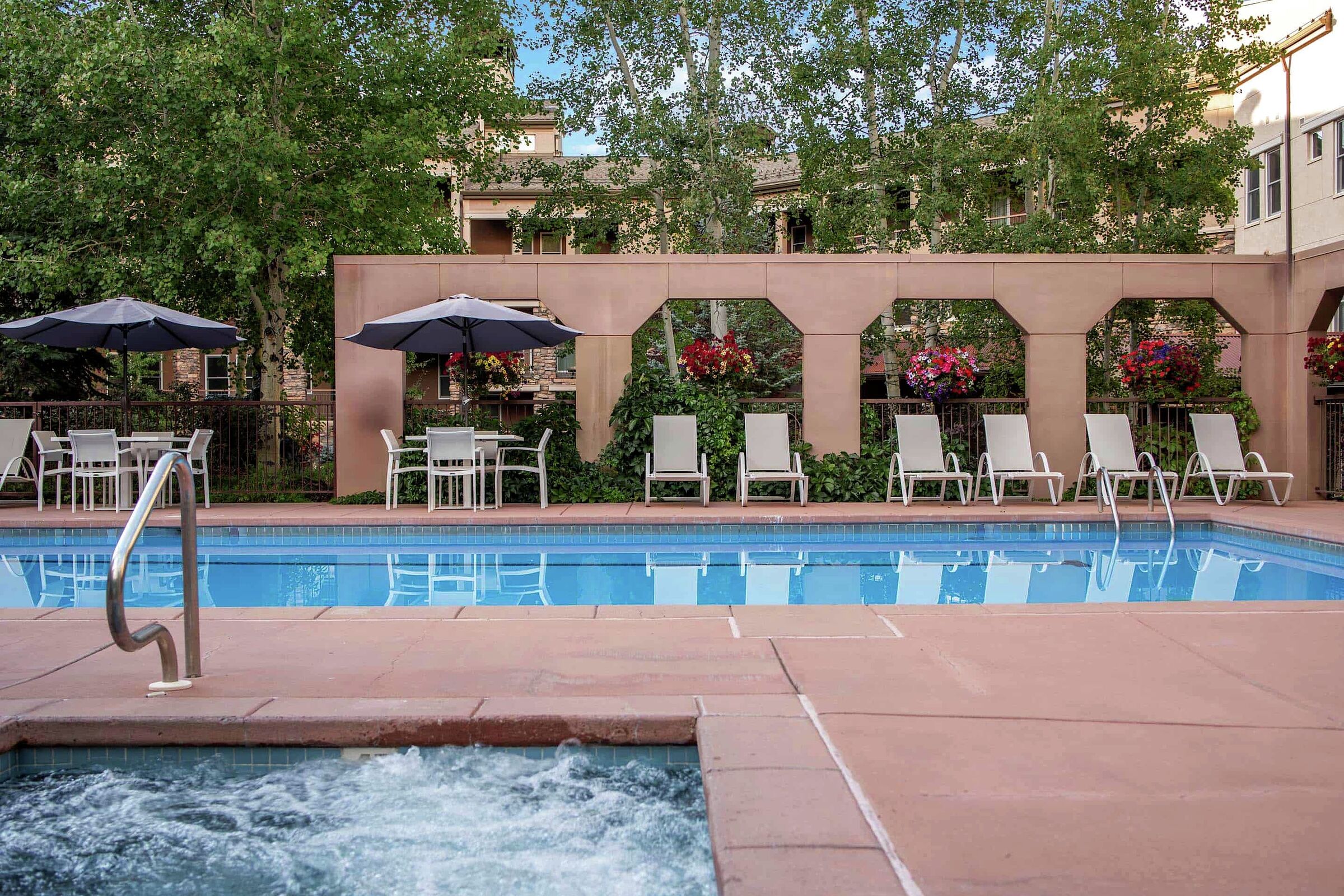 Heated Swimming Pool & Hot Tub