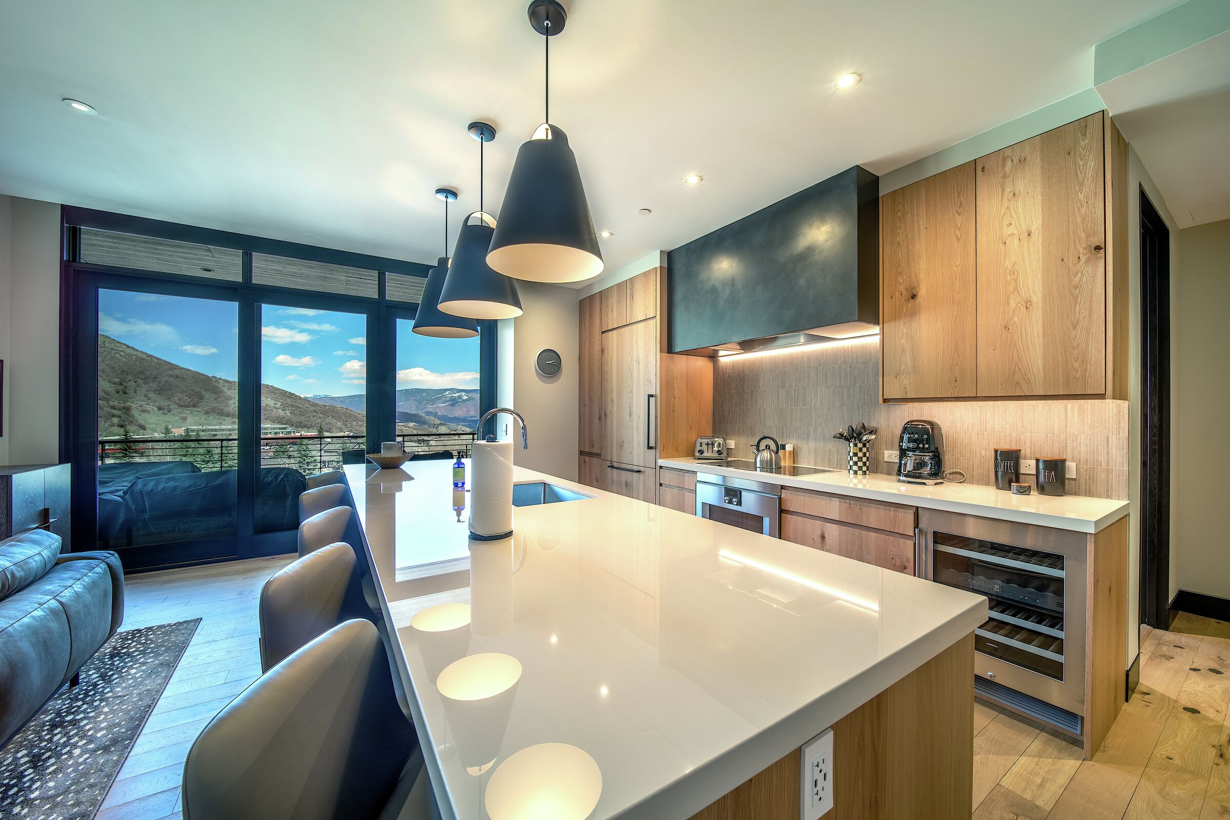 #303 East - Kitchen