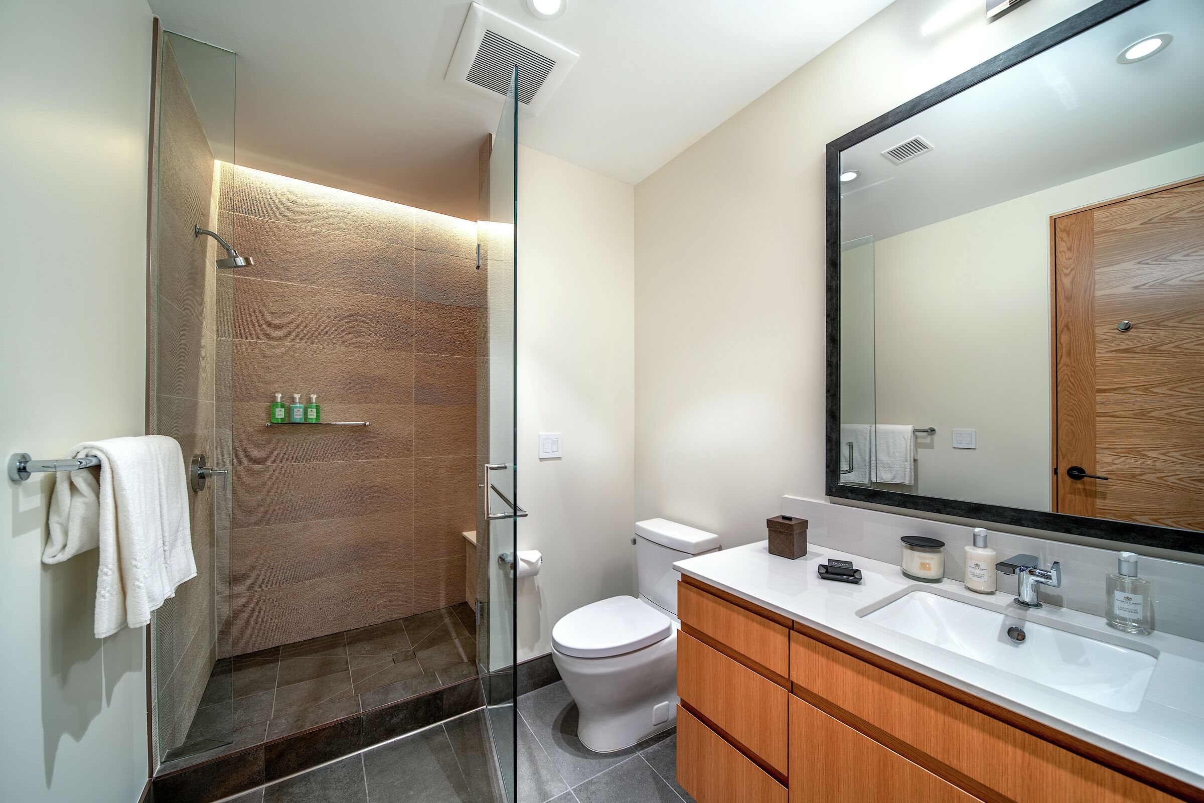 #501 West - Ensuite Bathroom
