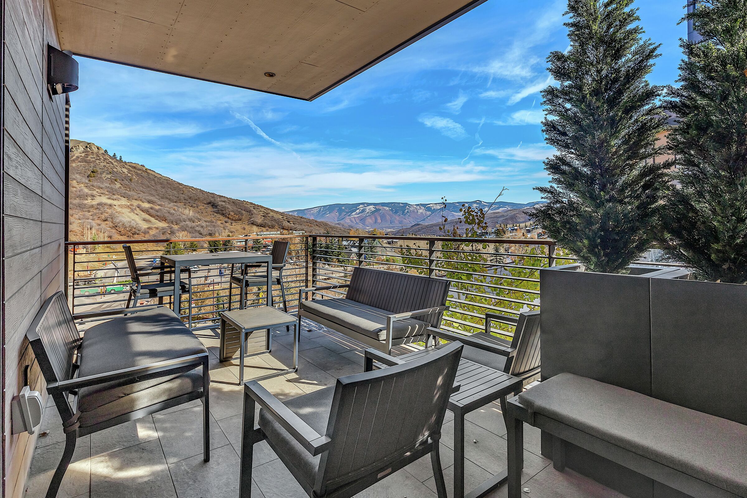 #303 West - Balcony