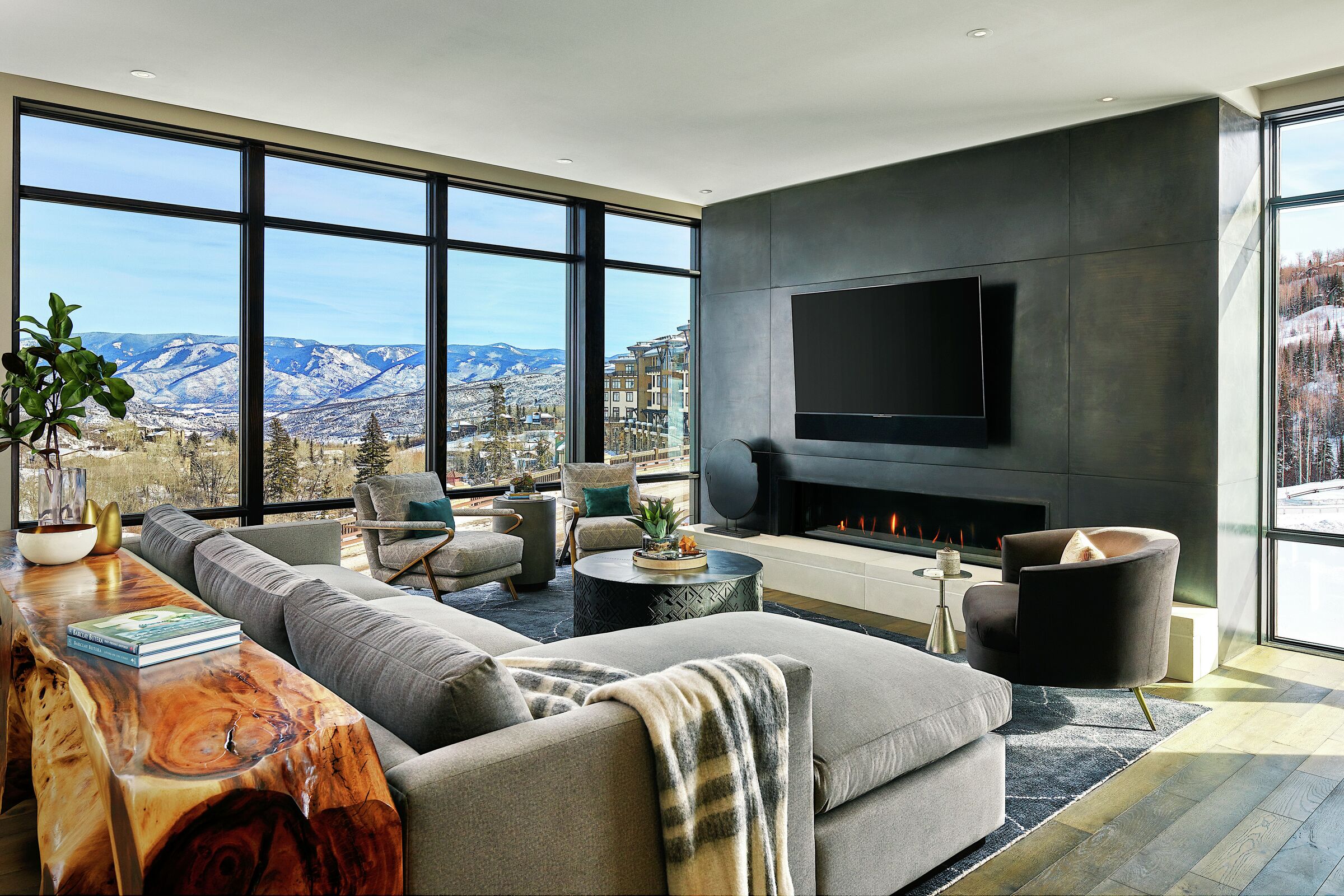 #307 East - Living Room