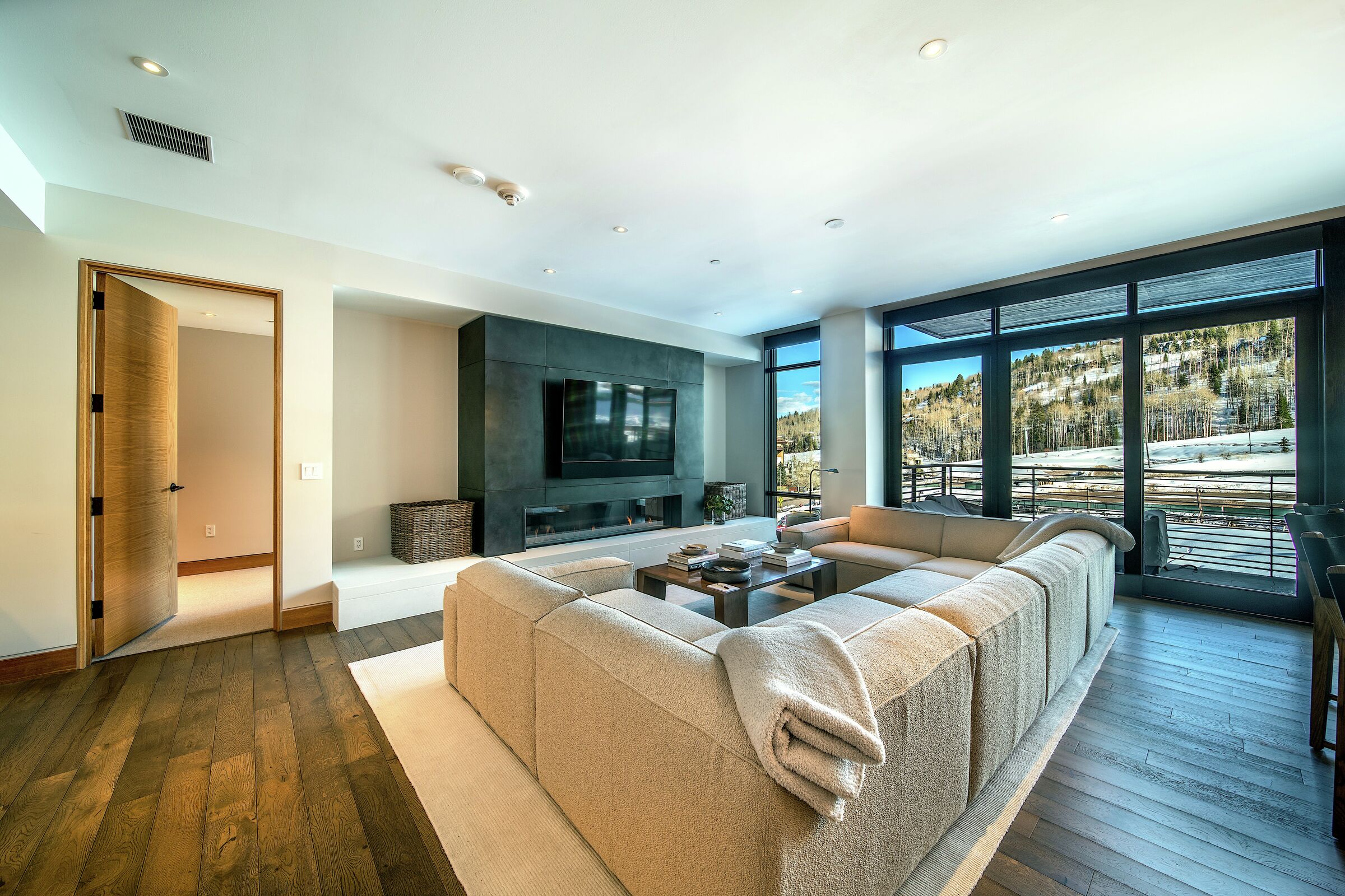 #506 East - Living Room