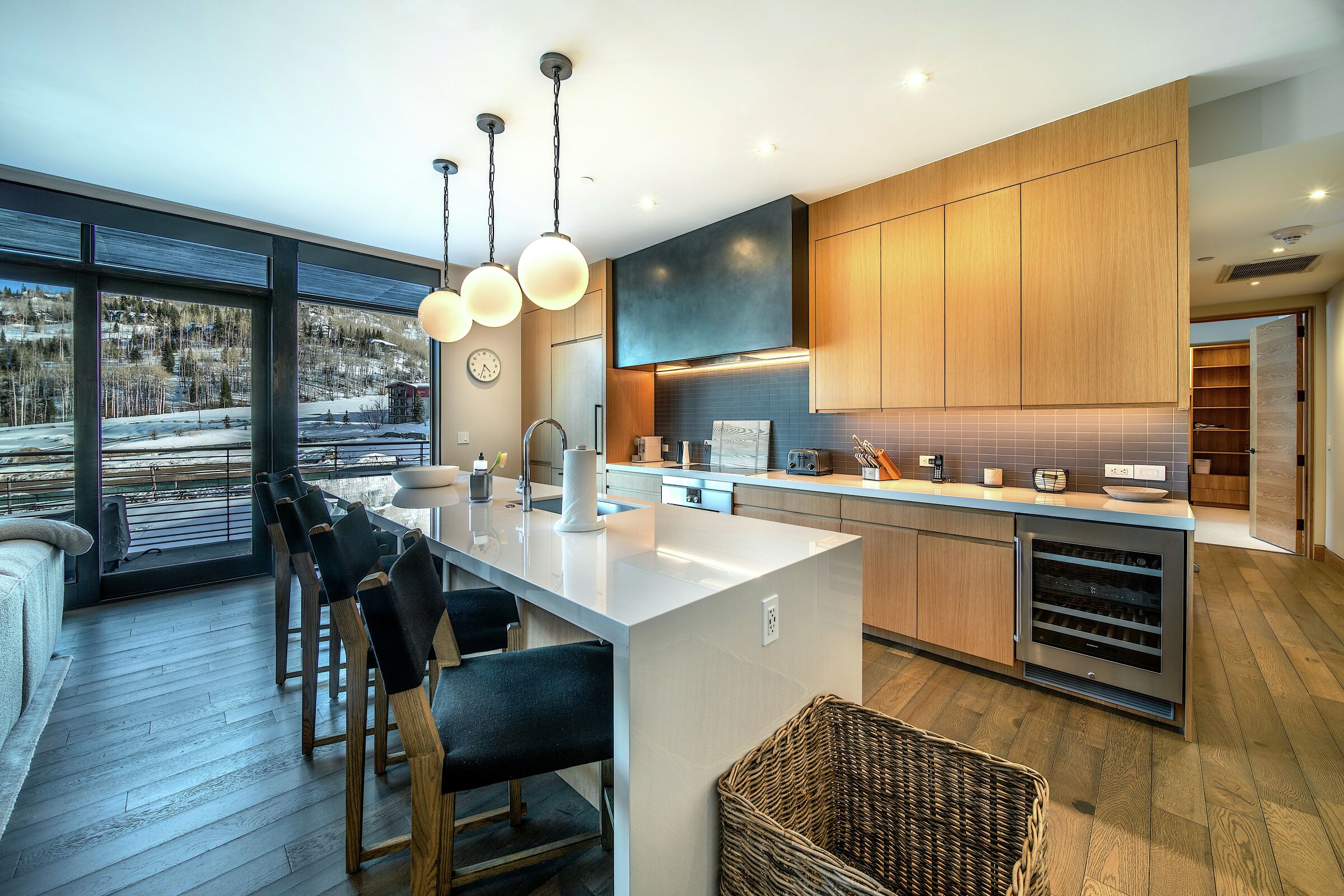 #506 East - Kitchen