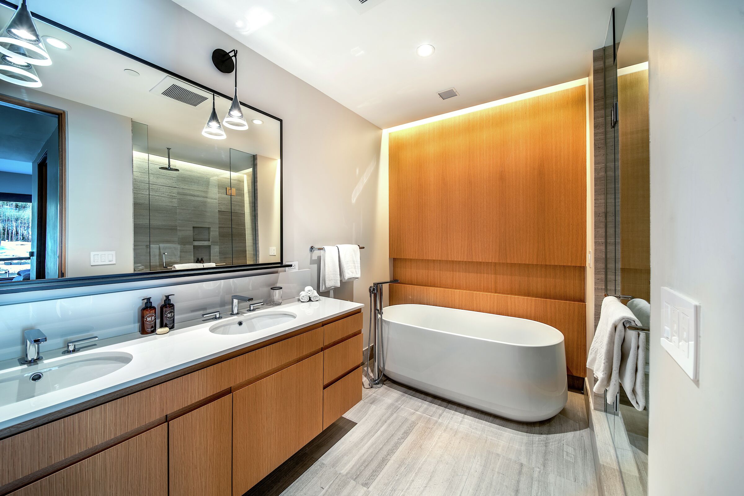 #506 East - Master Ensuite Bathroom
