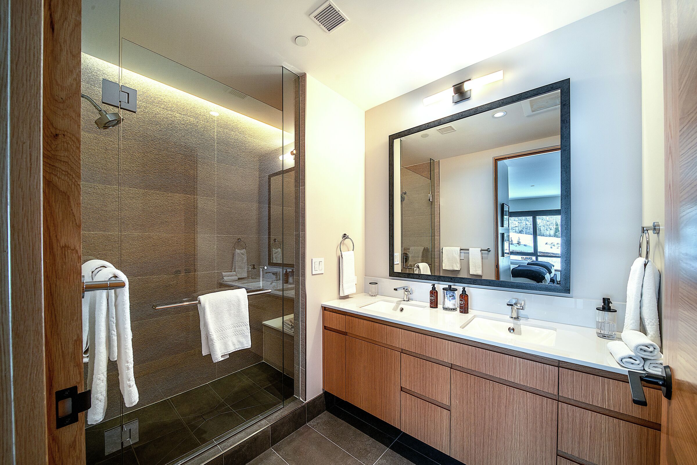#506 East - Ensuite Bathroom