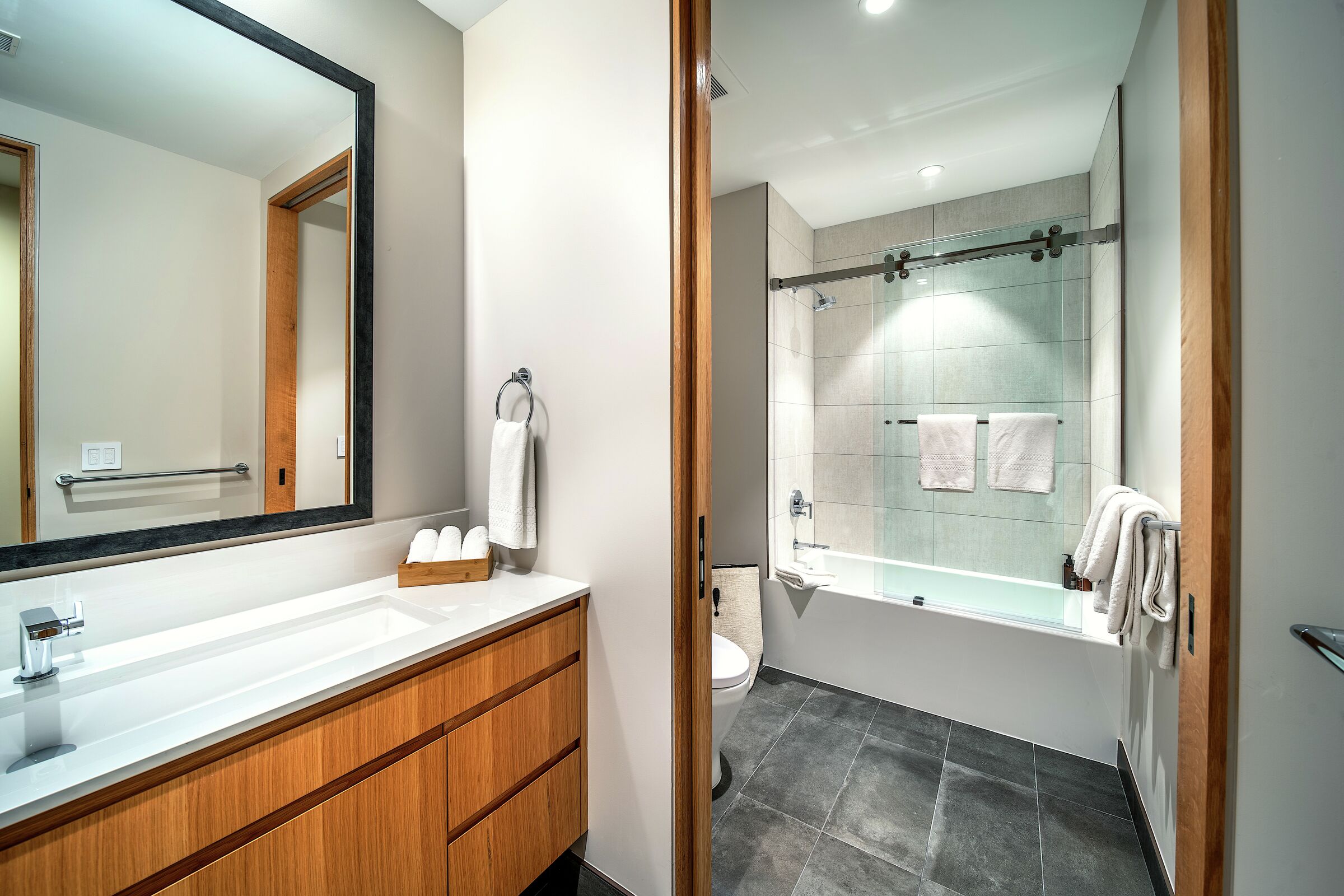 #503 West - Bathroom