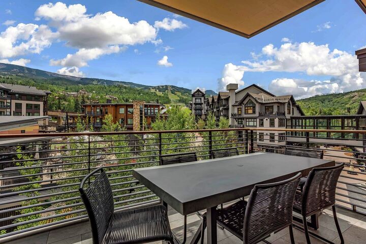 #603 West - Kitchen Balcony