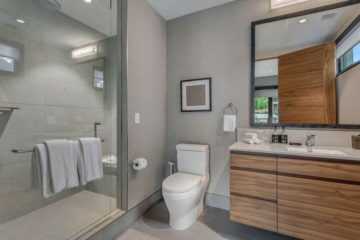 #603 West - Ensuite Bathroom
