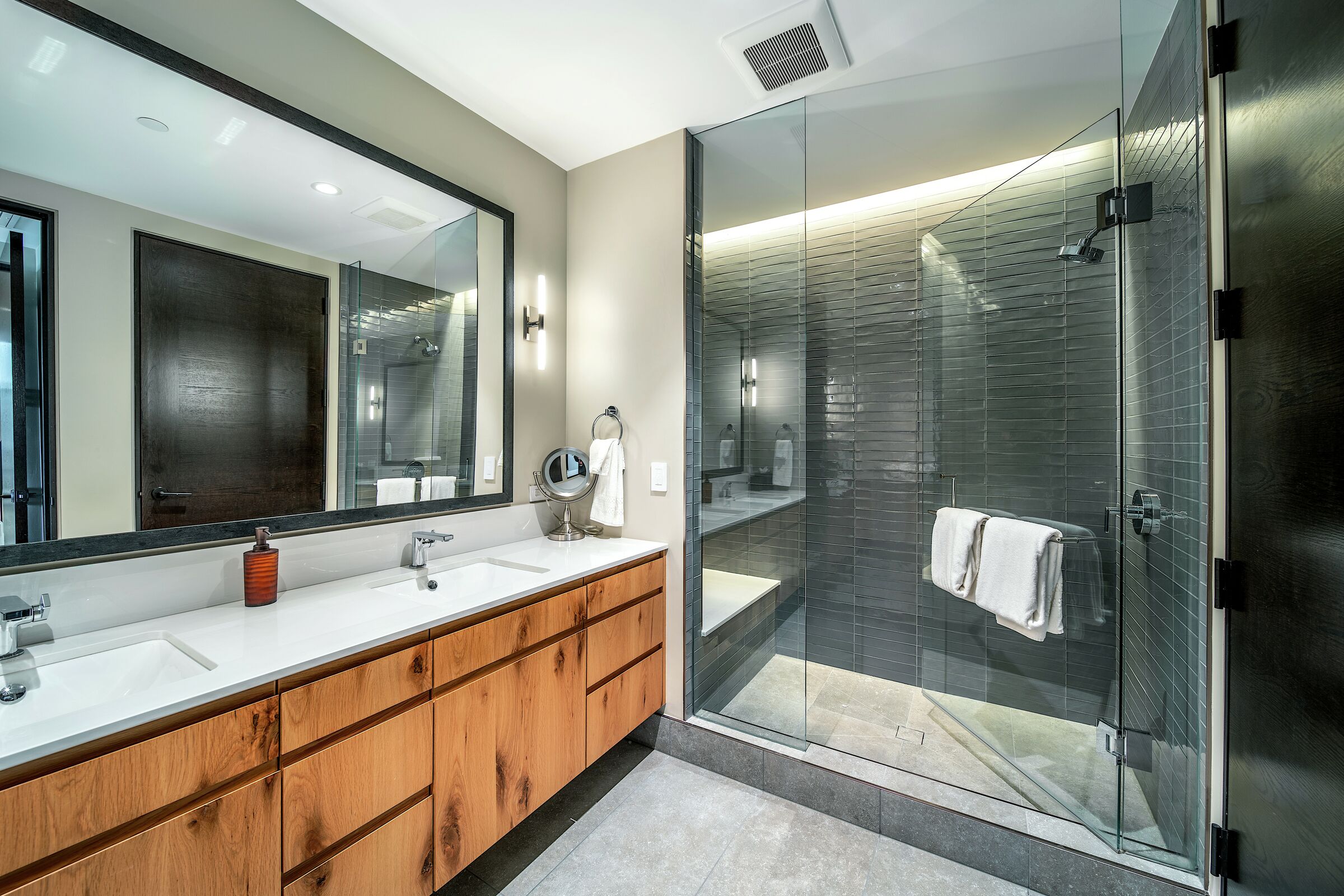 #703 East - Bathroom
