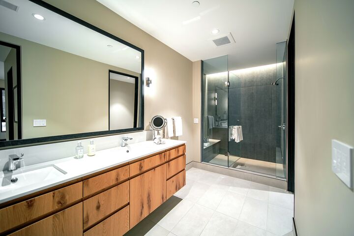 #704 East - Ensuite Bathroom