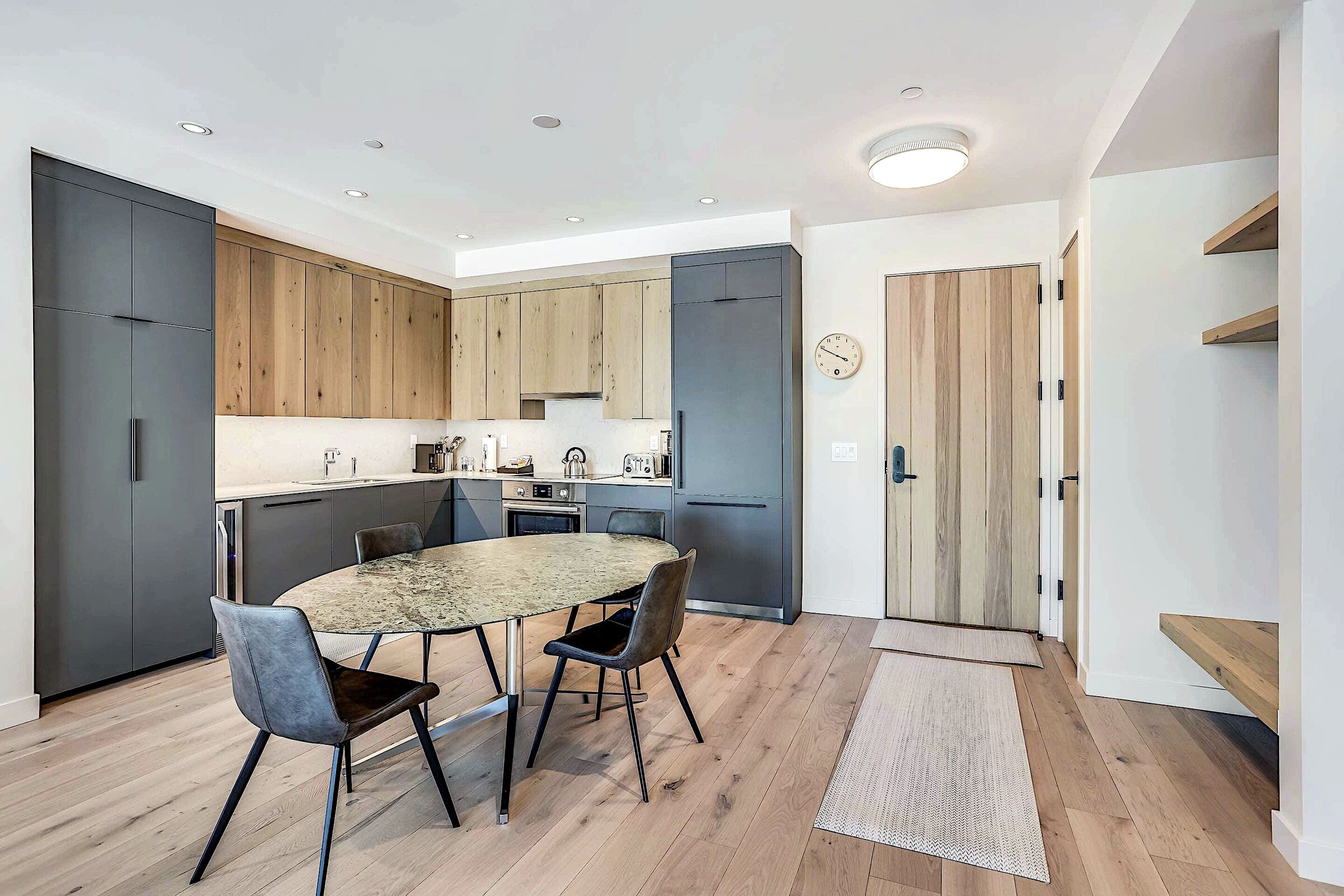 #404 - Dining Room & Kitchen